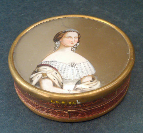 snuffbox